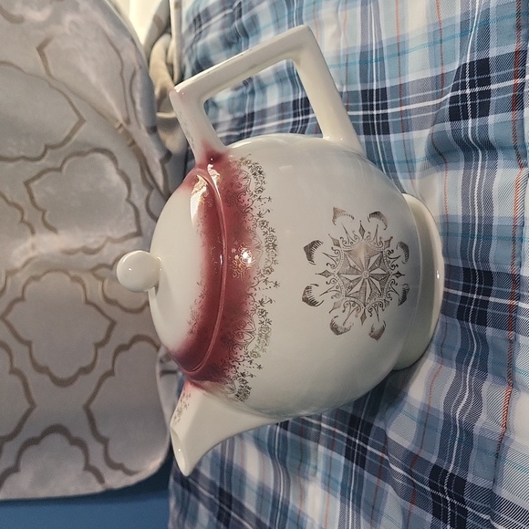 Vintage Warranted 22k gold large teapot home decor decoration unique handle - Picture 1 of 8